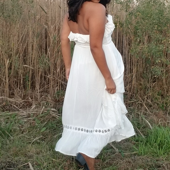 DOVES AND ROSES WHITE RUFFLE SMOCKED MIDI DRESS - Picture 3 of 16